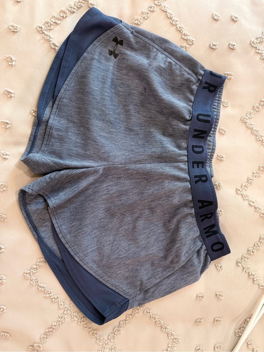 Under armor athletic shorts. With side Pockets.